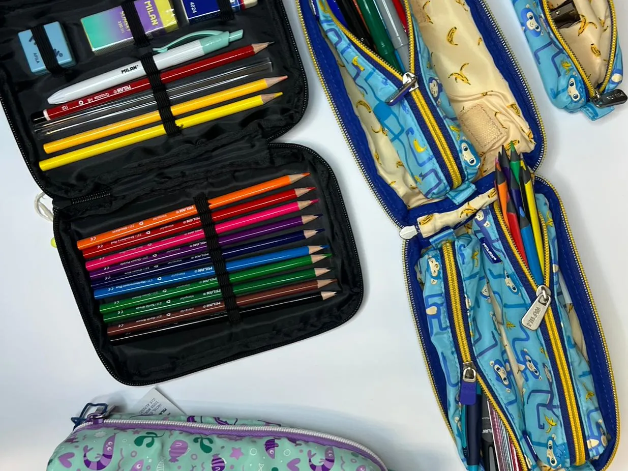Material escolar nuevo con mochila para la vuelta al cole